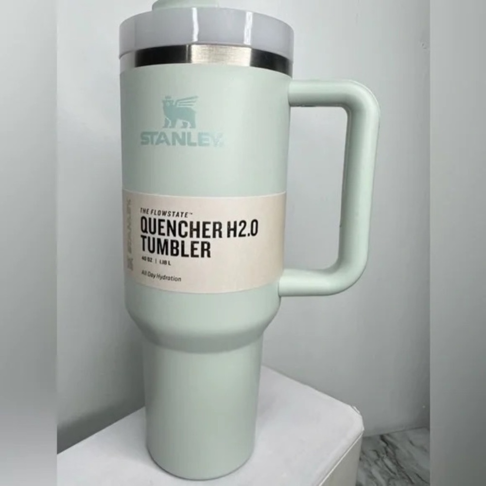 Stanley FlowState Quencher H2.0 Tumbler / 40oz / Color: Mist / light Green - Picture 2 of 9